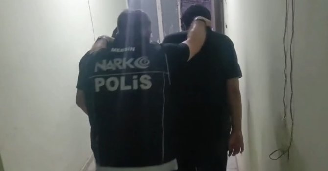 Duvar saatlerinden 48 kilodan fazla uyuşturucu çıktı: 4 tutuklama