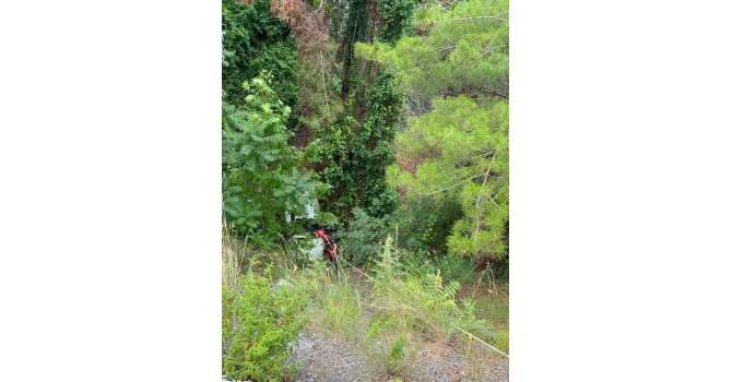 Dörtyol’da uçurumdan uçan otomobilin sürücüsü yaralandı