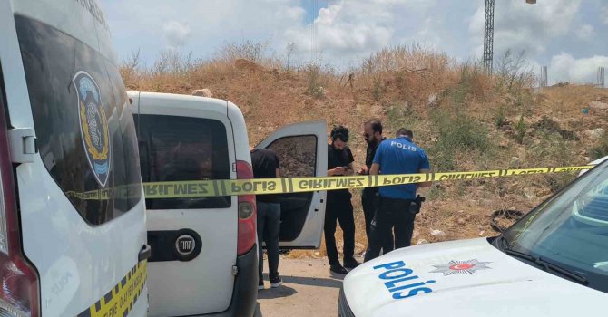 Antalya’da bir kişi araç içince ölü bulundu, yakınları sinir krizi geçirdi