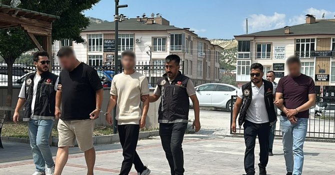 Uyuşturucu kullanmaktan öğretmenlikten ihraç edilen şahıs bu kez uyuşturucu ticaretinden tutuklandı