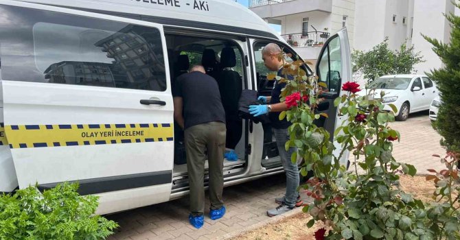 Antalya’da bir kadın evinde ölü bulundu