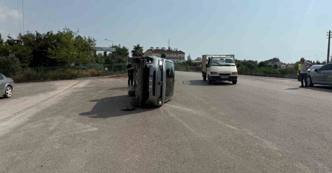 Payas’ta çarpışmayla yan yatan otomobilin sürücüsü yaralandı