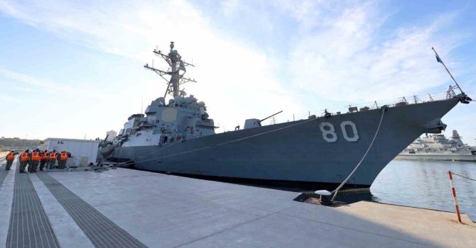 ABD Savaş Gemisi ’USS Roosevelt’ Mersin Limanı’na demirledi