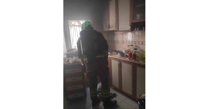 İskenderun’da ocakta unutulan yemek yangına neden oldu