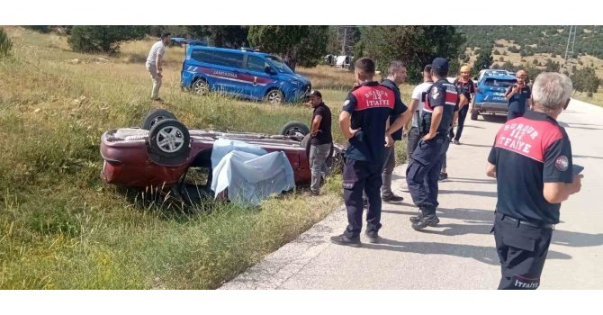 Burdur’da otomobil şarampole devrildi: 1 ölü, 1 yaralı