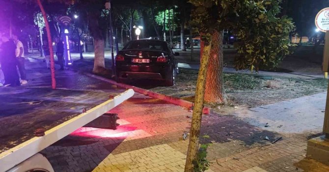 Alkollü aday sürücü kaldırıma çıktı, ehliyetine el konuldu