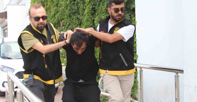Birlikte yaşadığı kadını çekiçle darbedip boğazından bıçaklamıştı: "Sürekli dışarı çıkıp başkalarıyla görüşüyordu"