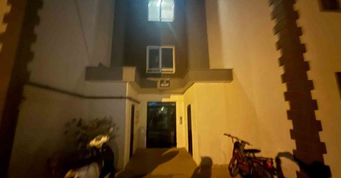 Ayakkabı dükkanından seçer gibi seçti: Apartmandaki seçici hırsız kameraya yansıdı