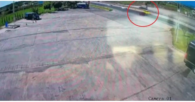 Alkollü sürücü önce bariyerlere, ardından seyir halindeki taksiye çarptı