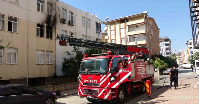 Personel lojmanı olarak kullanılan daire yandı: 1 kişi dumandan etkilendi