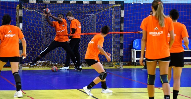 Konyaaltı liderliğini sürdürmek istiyor