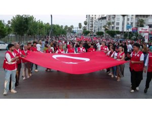 Mersin’de 15 Temmuz yürüyüşü düzenlendi, demokrasi nöbeti tutuldu