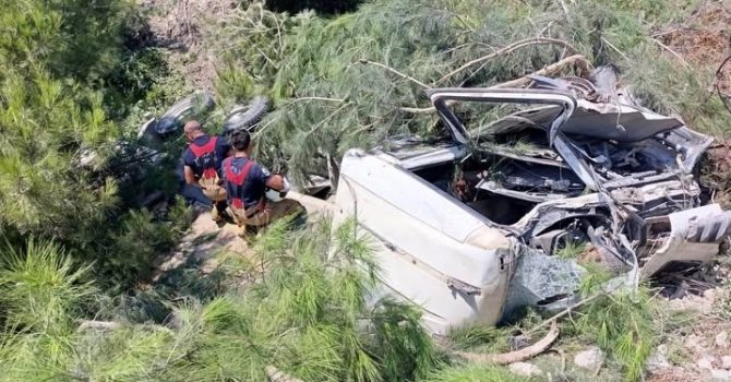 Antakya’da hurdaya dönen kamyonun sürücüsü yaralandı
