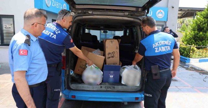 Mersin’de zincir markette 135 tarihi geçmiş ürün ele geçirildi