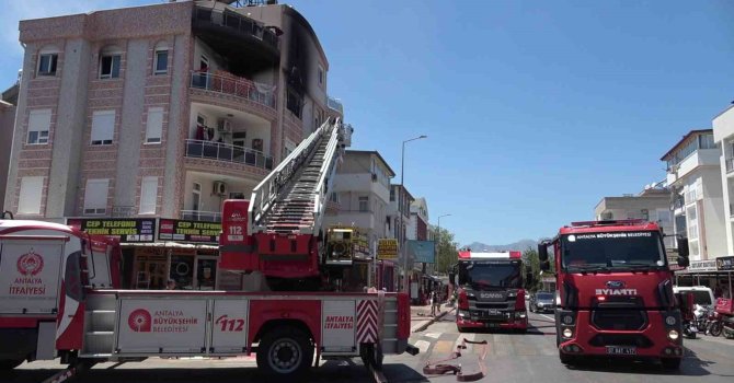 Antalya’da dairede çıkan yangında 1’i bebek 5 kişi dumandan etkilendi