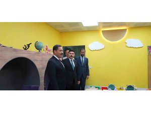 Yayladağı ilçe halk kütüphanesi hizmete açıldı