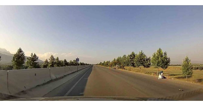 Motosikletteki çiftin yere savrulduğu anlar kamerada
