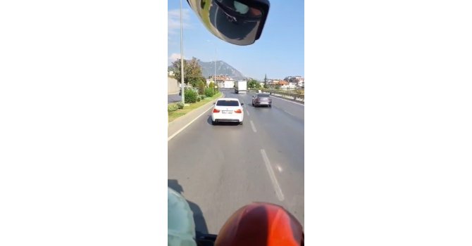 Alanya’da itfaiyeye yol vermeyen otomobil sürücüsüne 46 bin TL ceza