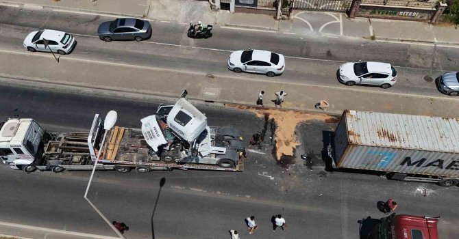 Alanya’da iki tır çarpıştı: D-400’de kilometrelerce araç kuyruğu oluştu