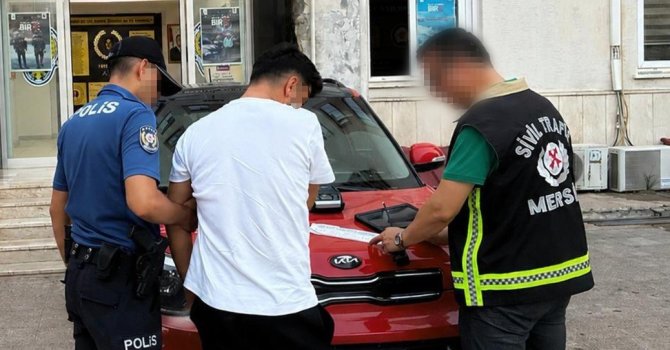 O anları araç kamerası kaydetti: Trafiği tehlikeye düşürdü 261 bin TL ceza yedi