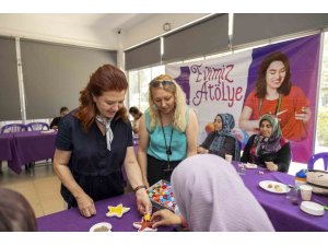 Mersin’de kadınlar mum yapımını öğreniyor