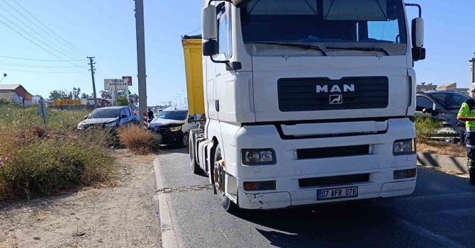 Tali yola sapan kamyona çarpmamak için Kent Güvenlik Yönetim Sistemi direğine çarptı