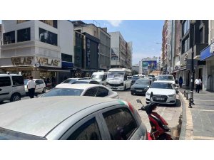Adana’nın caddeleri açık otoparka döndü