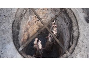 Özel kuyularda 2,5 saatte pişiriliyor sadece süt kuzusu kullanılıyor