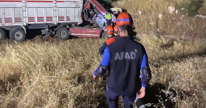 Kahramanmaraş’ta kamyon tıra arkadan çarptı: 1 yaralı