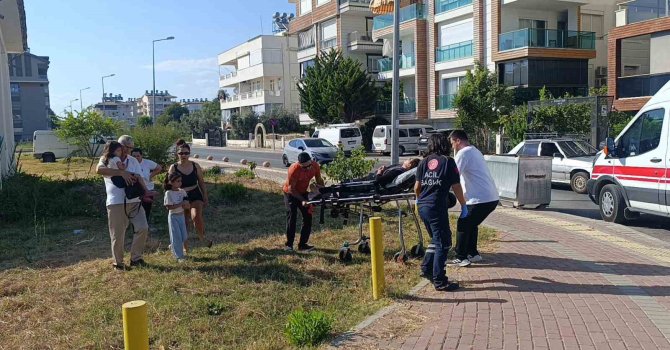 Manavgat’ta ticari taksi ile otomobil çarpıştı: 4 yaralı