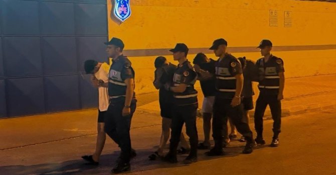 Kızkalesi’nde kimlik göstermek yerine polise karşı gelen 4 şüpheli tutuklandı