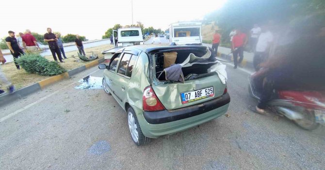 Kamyonete çarpan otomobil karşı şeride geçti: 2 yaralı