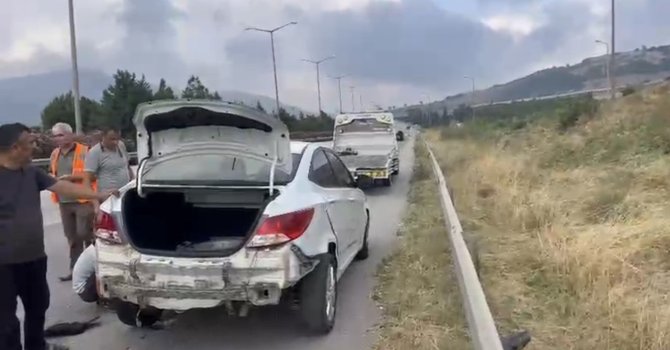 Osmaniye’de kontrolden çıkan otomobil bariyerlere çarptı: 1 yaralı