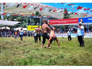 Feslikan Yağlı Pehlivan Güreşleri’ni Başpehlivan Erkan Taş kazandı
