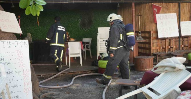 Zabıtanın yer işgali uyarısına kızdı, dükkanını ateşe verdi