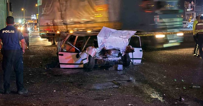 Tofaş, kağıt gibi ezildi: 1 ölü, 3 yaralı