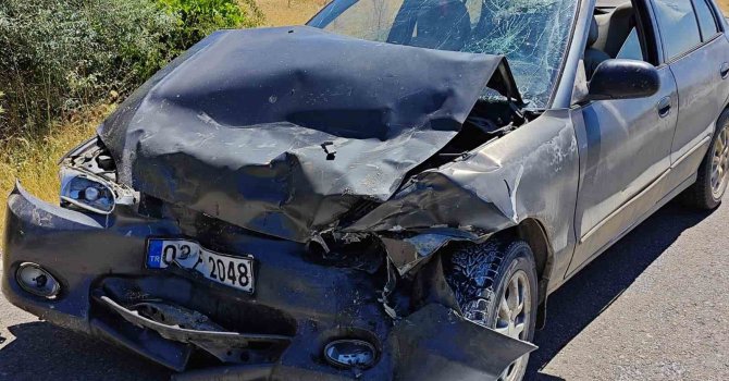 Yalvaç’ta otomobiller kafa kafaya çarpıştı: 1 yaralı