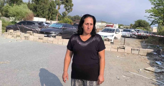 İş yerine ruhsat verilmeyince yolu kapattı: "Burada yol diye bir şey yok, burası bizim arsamızın içinde"