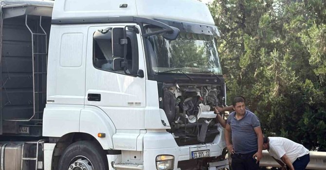 Tır, hafif ticari araca çarptı: 2 ölü, 2 yaralı