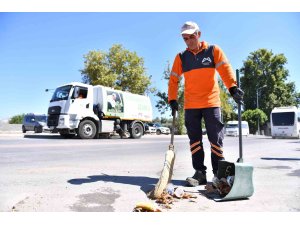 Mersin Büyükşehir Belediyesi temiz bir kent için sahada