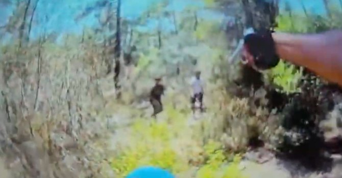 Çalıntı motosikleti su kanalına atıp kaçan şahıslar polisten kaçamadı