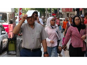 Sıcak ve nem hayatı olumsuz etkiliyor: Uzmanlar bol su tüketilmesini öneriyor