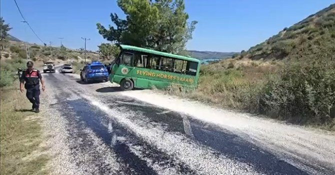 Manavgat’ta safari aracı kaza yaptı: 2 yaralı