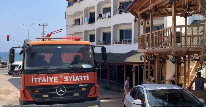 Mersin’de otelde yangın: 9 kişi dumandan etkilendi
