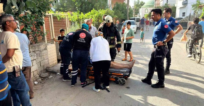 Antalya’da evde çıkan yangında 1 kişi dumandan etkilendi
