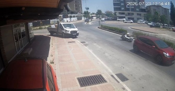 Önüne çıkan otomobile çarpmamak isterken kaza yaptı: 1 yaralı