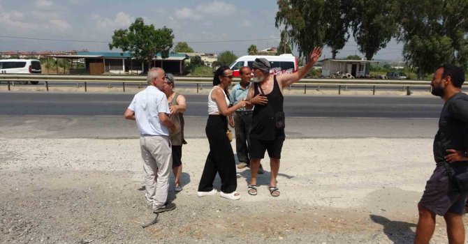 Otomobil ile motosiklet çarpıştı, görgü tanığı ile sürücü kazayı tartıştı