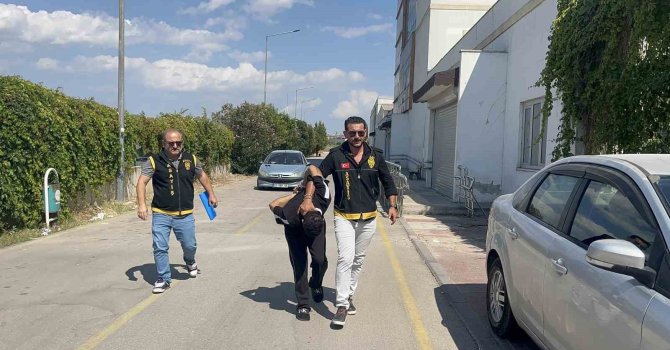 Adana’da 3 kişiyi öldüren katil zanlısı adliyeye sevk edildi