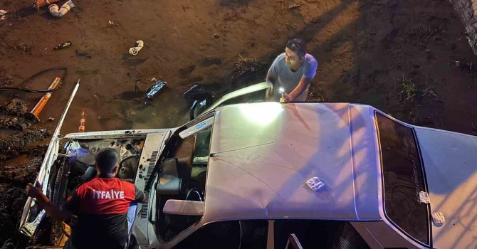 Osmaniye’de otomobil köprüden kanala düştü: 4 yaralı