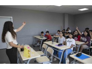 Mersin’de ücretsiz yaz atölyeleri öğrencilerden yoğun ilgi görüyor